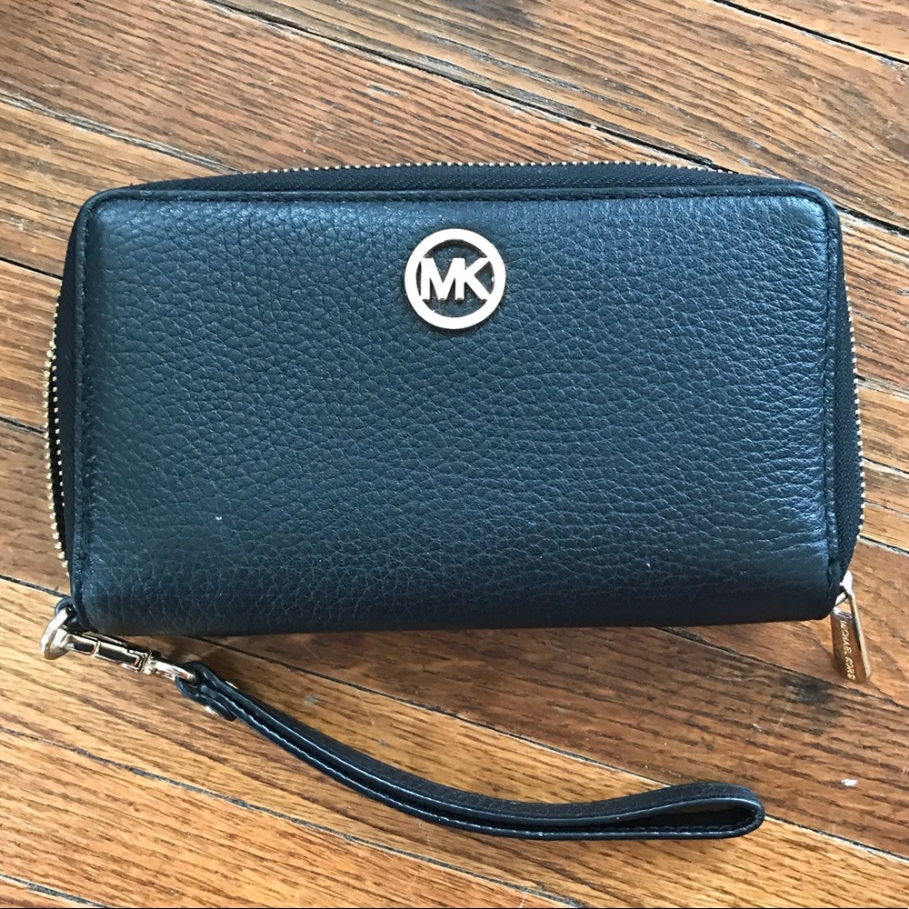 Micheal Kors wristlet wallet